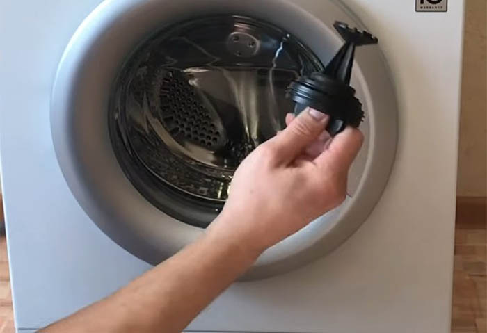 Почему не сливает вода в стиральной машине Indesit: причины и способы устранения